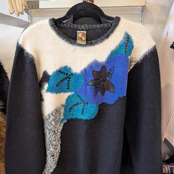 Vintage 80's Alison H. Blue & White Floral Sweater. Angora, Beading & applique. - Picture 2 of 9